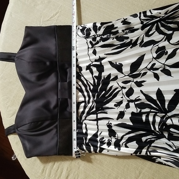 🖤Black🖤 & White Pleated Long Dress - Picture 7 of 14